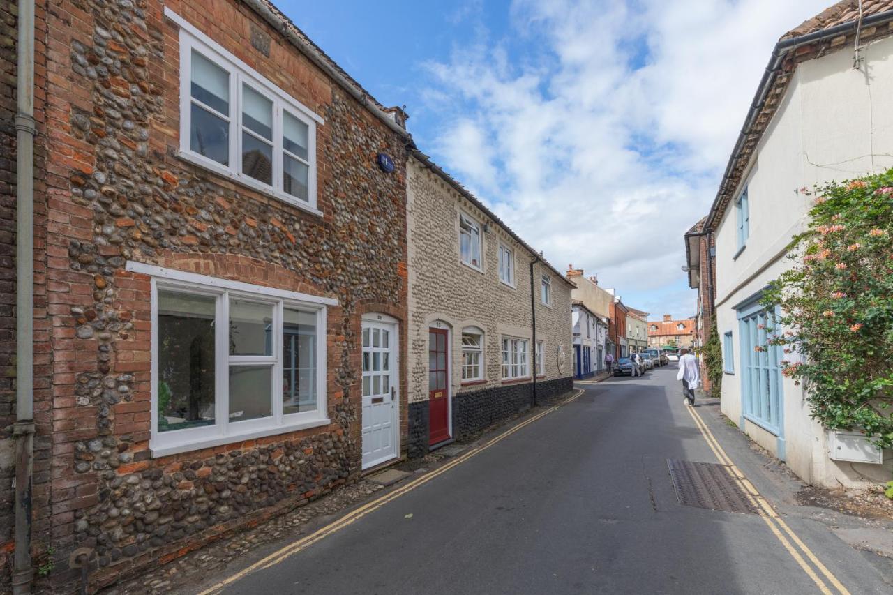 Lion Cottage Holt  Exterior photo